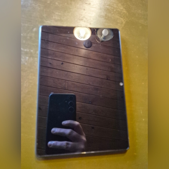 Android Wifi/cellular Tablet - Picture 1 of 7